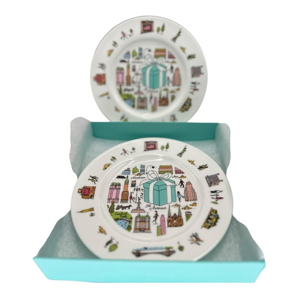 Tiffany & Co. Urban Design White Dinnerware Set - Picture 6 of 14
